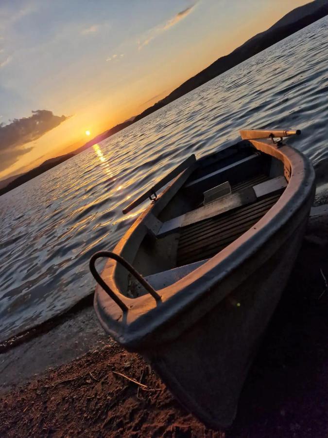 Hobiti Chatka Lipno Černá v Pošumaví Buitenkant foto